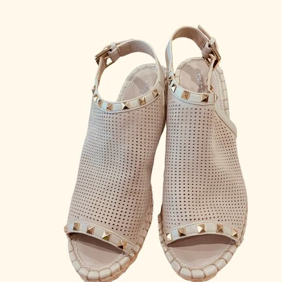 Marc fisher shoes booties perforated sling back peep toe studded size 8.5 M - Picture 3 of 6